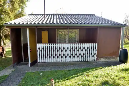Eladó nyaraló, Nagymaros 1 szoba 20 m² 24 M Ft