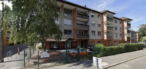 Eladó üzlethelyiség utcai bejáratos, Budapest, VIII. kerület 37 m² 25.9 M Ft