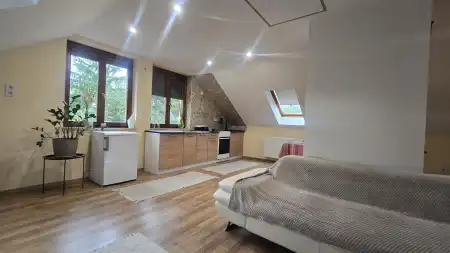 Kiadó iroda, Göd 3 szoba 100 m² 300 E Ft/hó