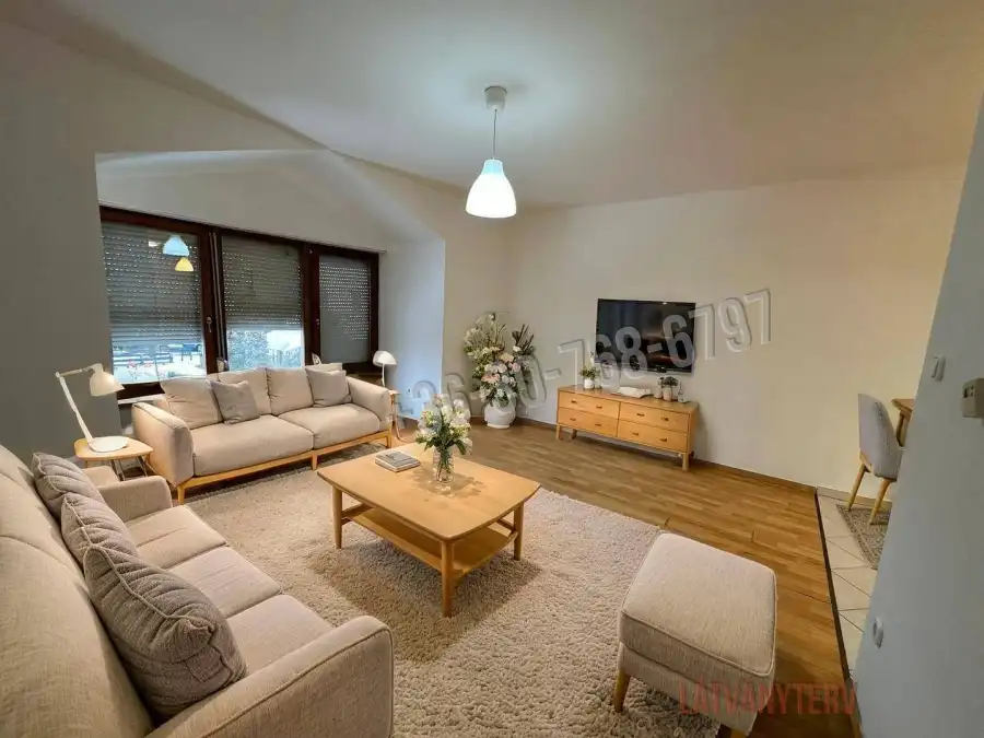 eladó téglalakás, Vác