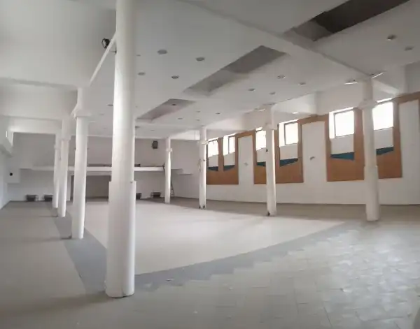 Kiadó üzlet, Vác 447 m² 894 E Ft/hó